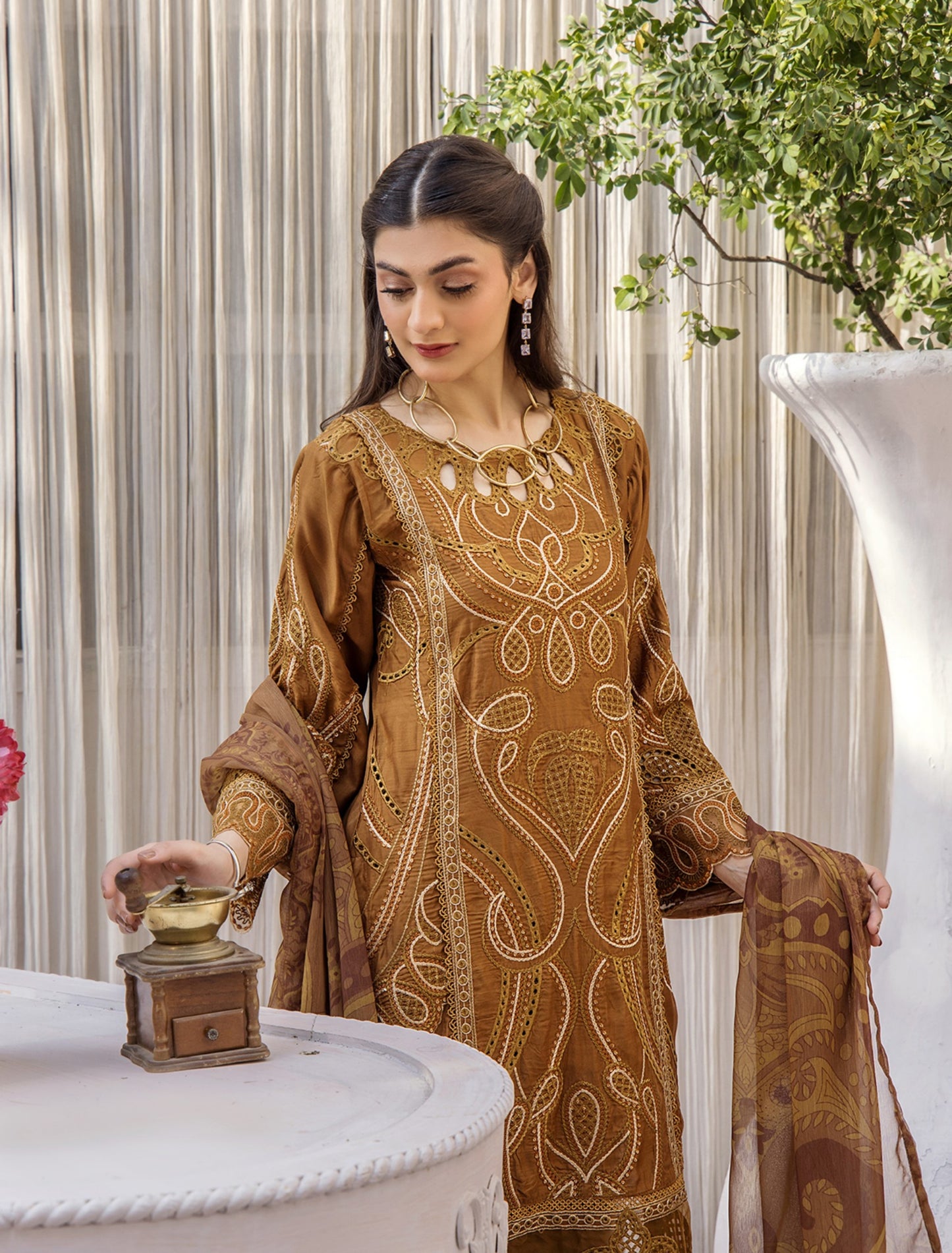 Mehnoor Traditional Thread Suraya – RTW Viscose Collection04