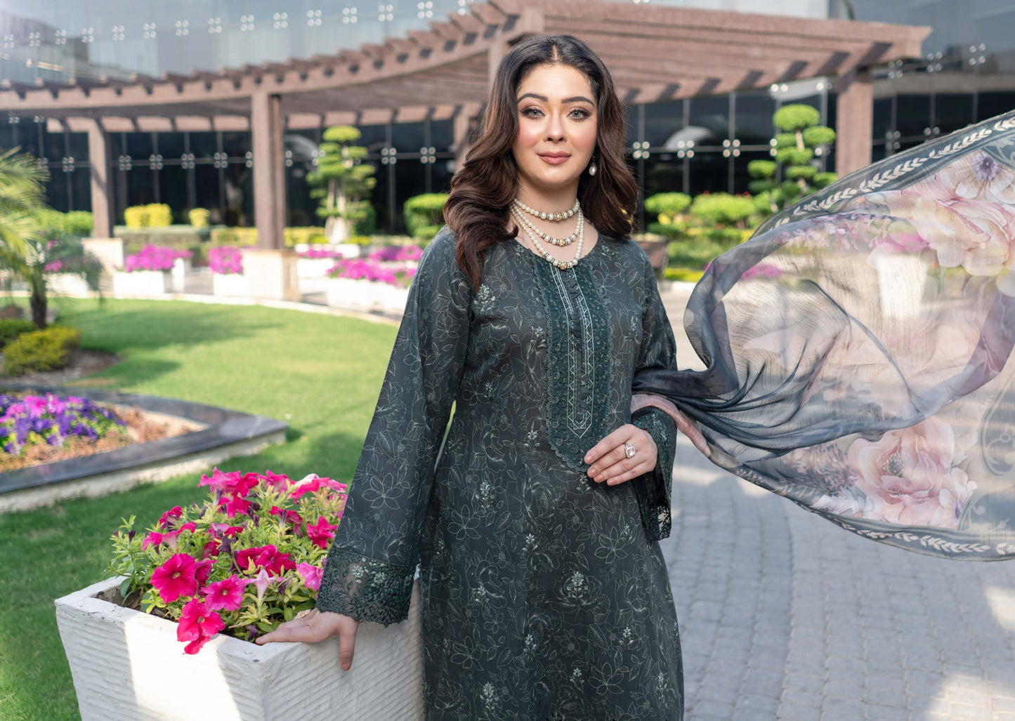 MUNIRA | EMBROIDERED LINEN READYMADE Saara04