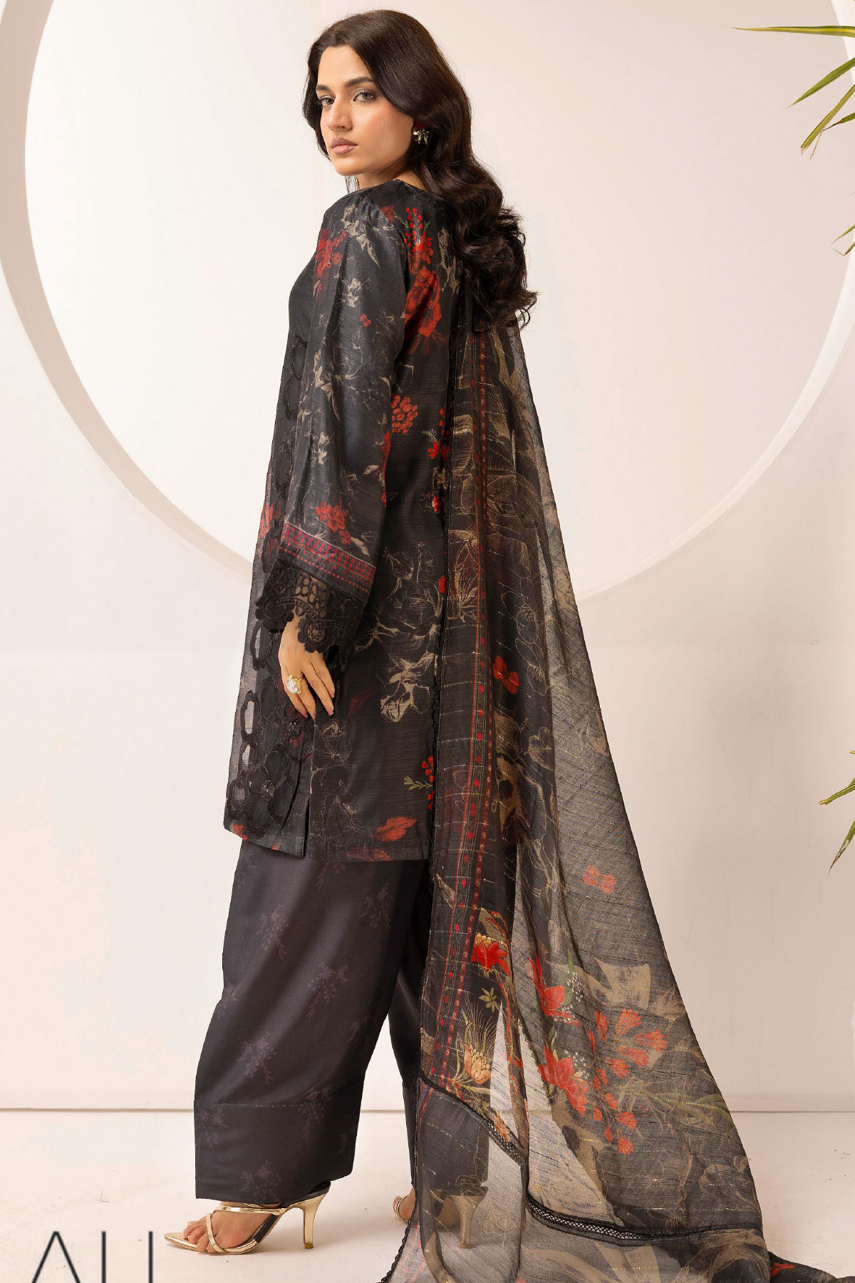 SIMRANS ‘LIBAAS-E-KHAAS’ | EMBROIDERED MONAR READYMADE | SM851 - S&S
