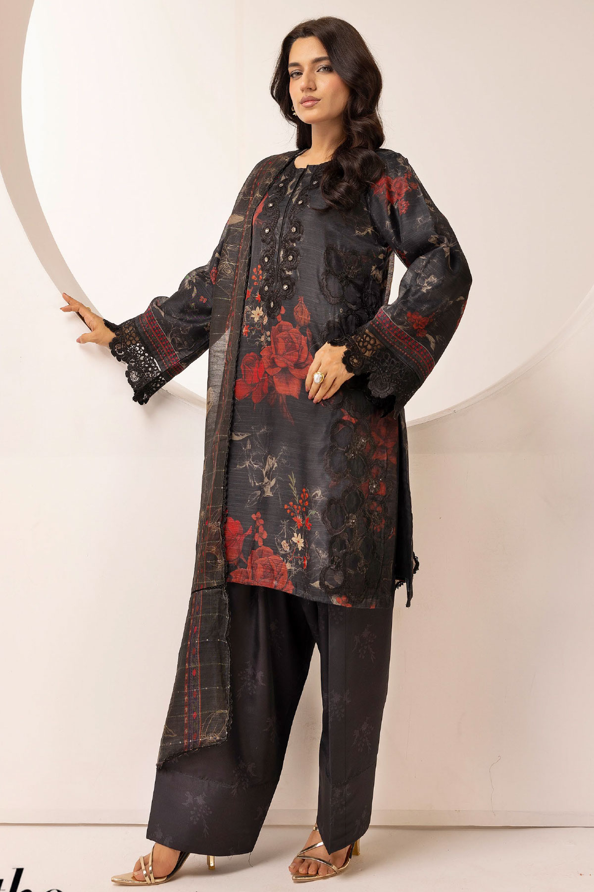 SIMRANS ‘LIBAAS-E-KHAAS’ | EMBROIDERED MONAR READYMADE | SM851 - S&S