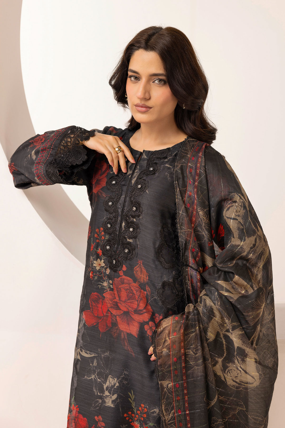 SIMRANS ‘LIBAAS-E-KHAAS’ | EMBROIDERED MONAR READYMADE | SM851 - S&S