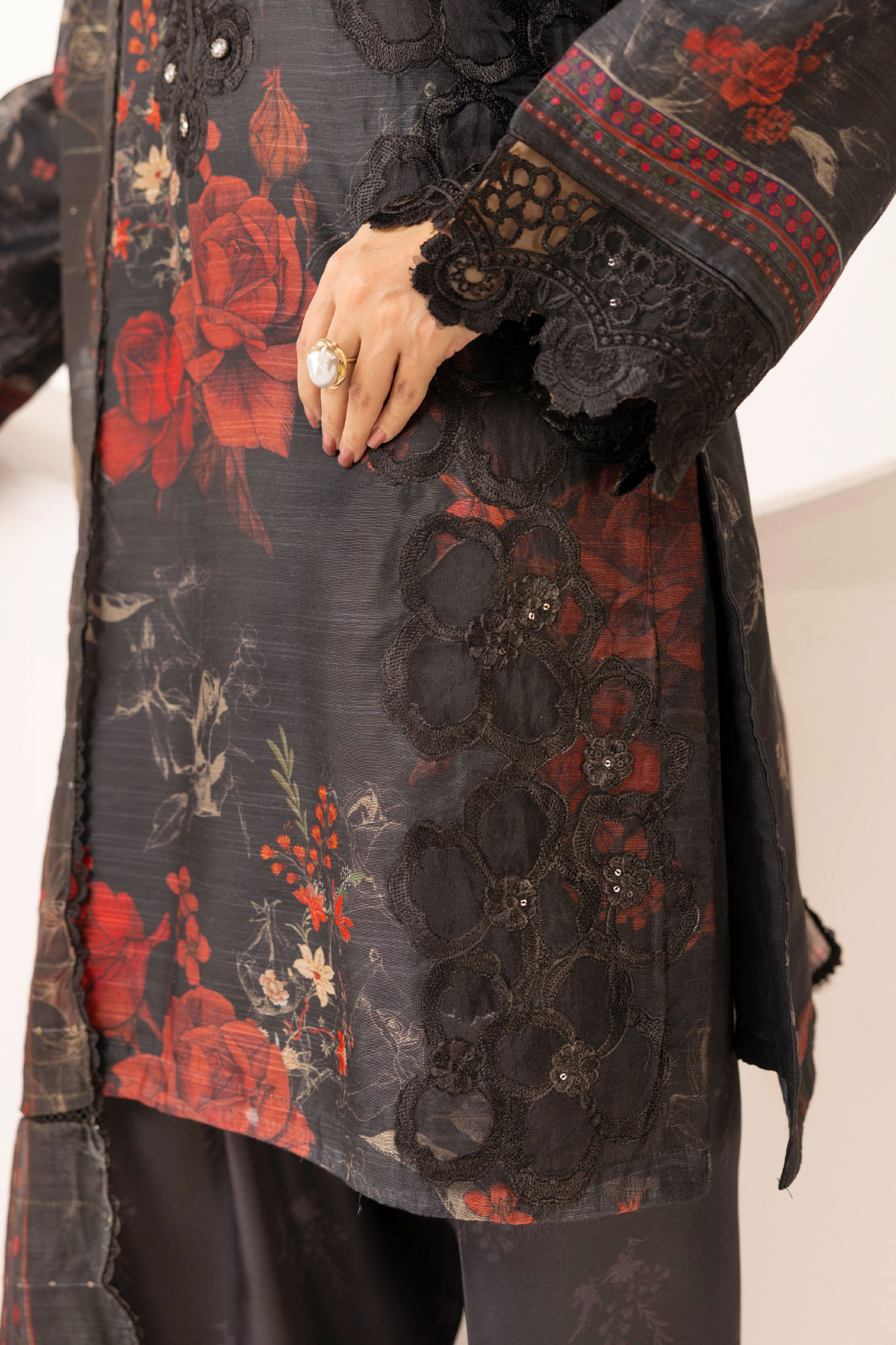 SIMRANS ‘LIBAAS-E-KHAAS’ | EMBROIDERED MONAR READYMADE | SM851 - S&S