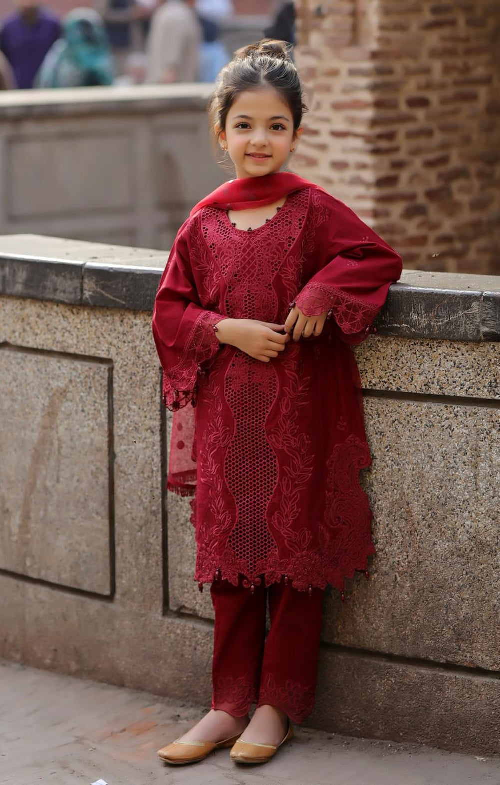 SIMRANS BAZAR KAHANI EID 2025 3 PIECE ELEGANT MOTHER & DAUGHTER 3PC READYMADE SMD01 - S&S