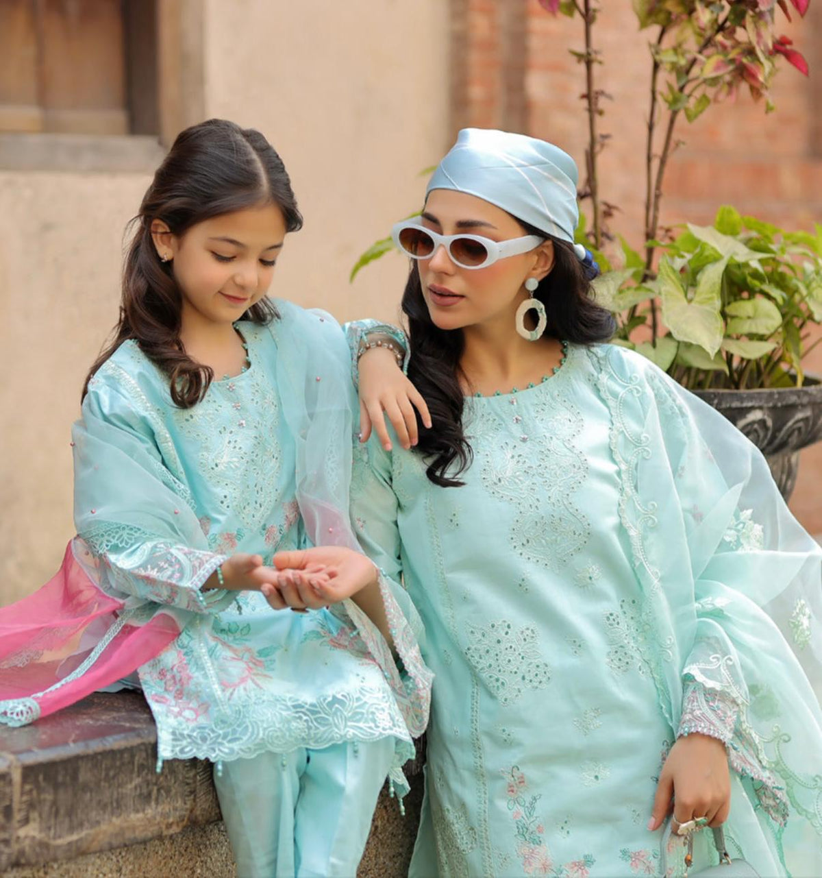SIMRANS BAZAR KAHANI EID 2025 3 PIECE ELEGANT MOTHER & DAUGHTER 3PC READYMADE SMD02 - S&S