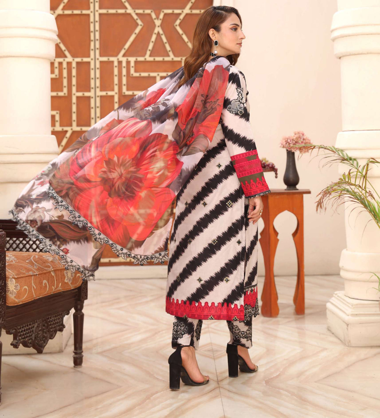 CHRIZMA LUXURY EMBROIDERED LAWN 3PC READYMADE SC01
