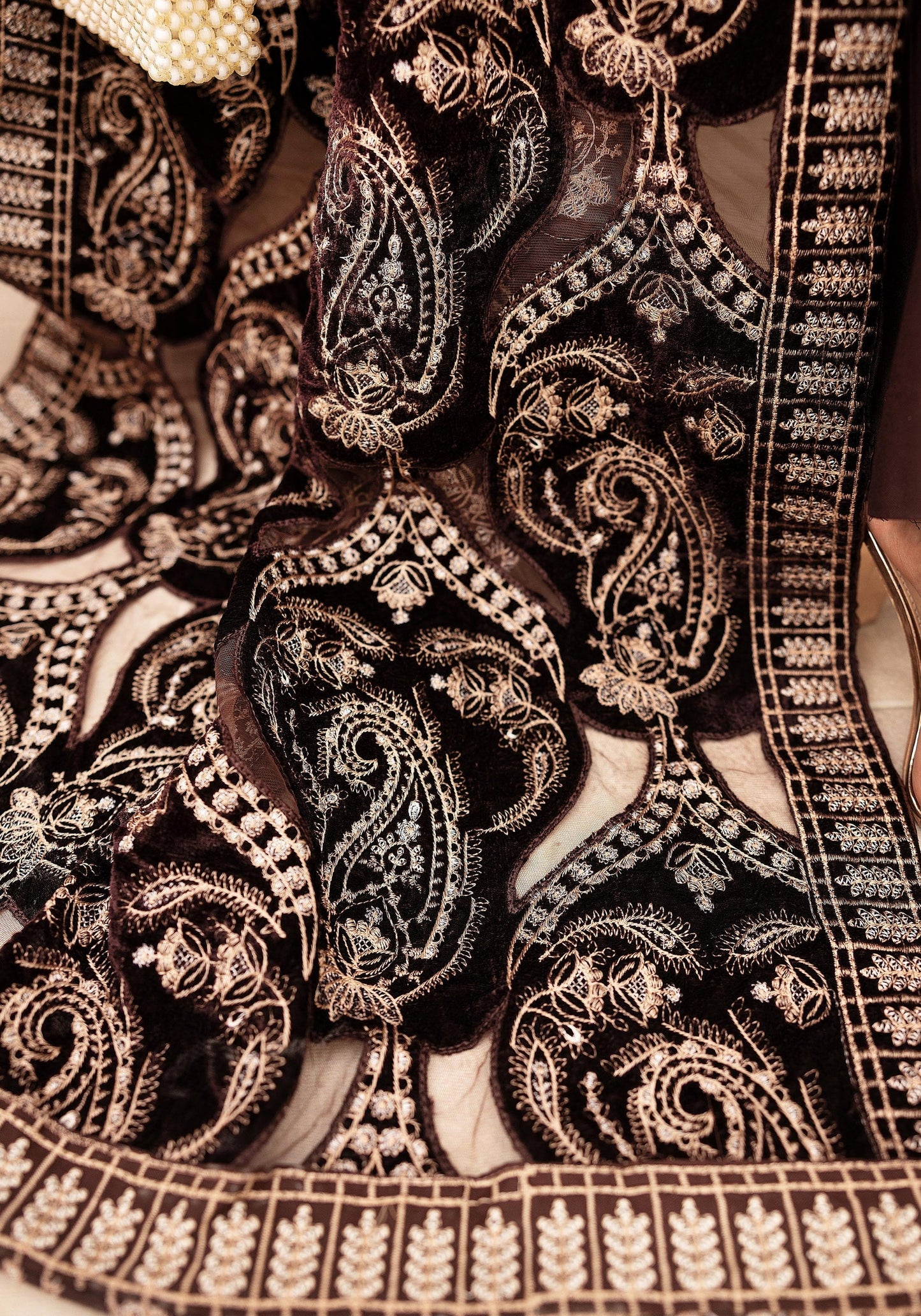 Hanna Dhanak 3PC Embroidered Readymade Suit with Velvet Shawl SHD23