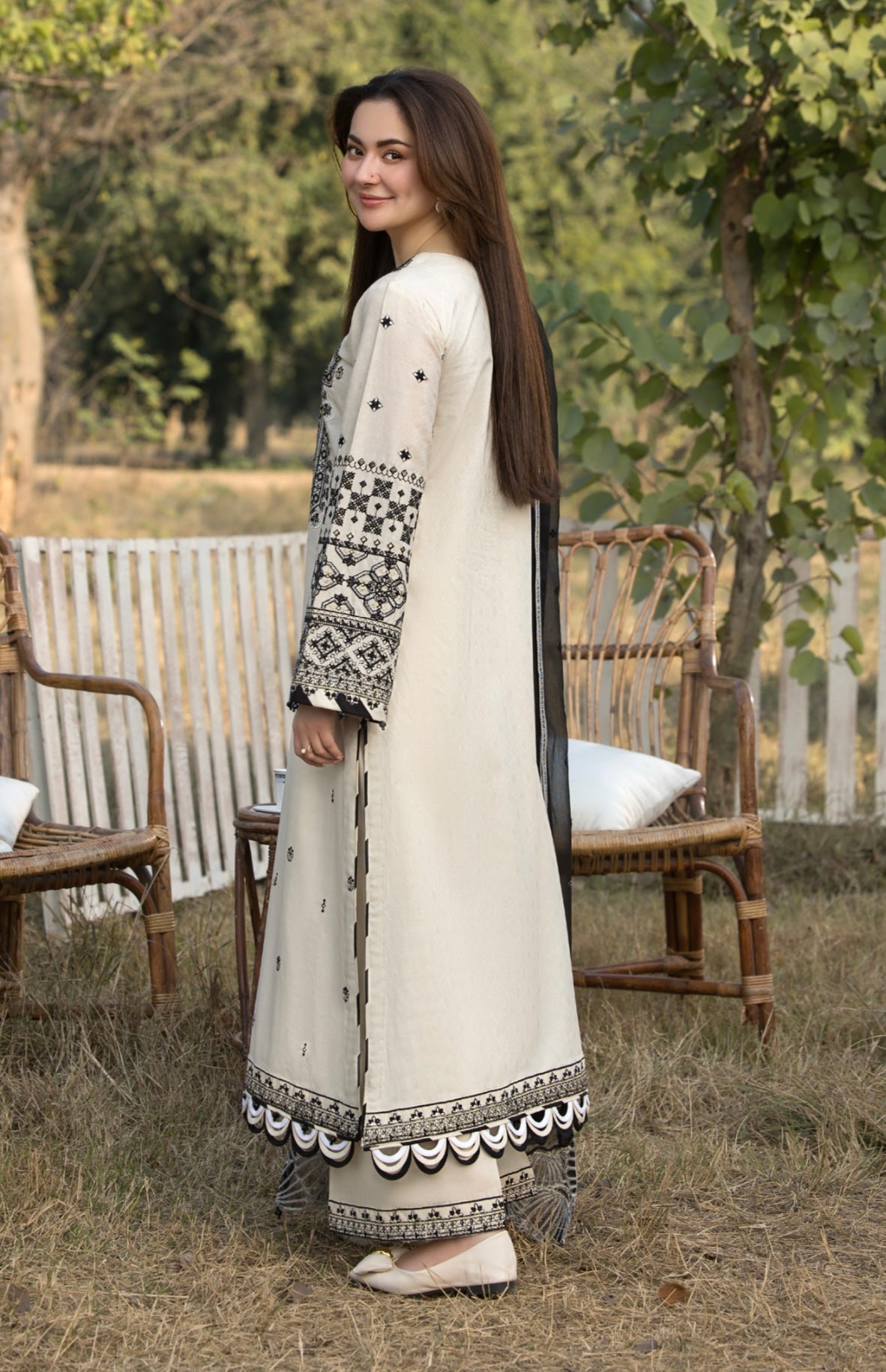 SIMRANS Janaan lavish Eid 2025 3 piece jacquard collection SMJ02