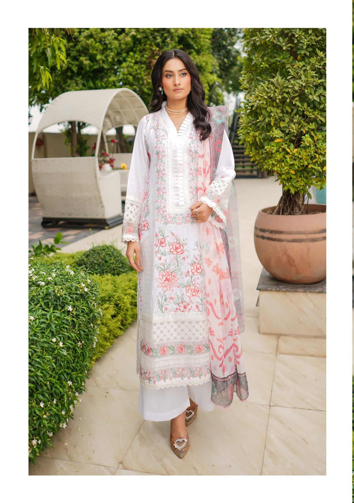 MUNIRA | EMBROIDERED LAWN READYMADE |SS27