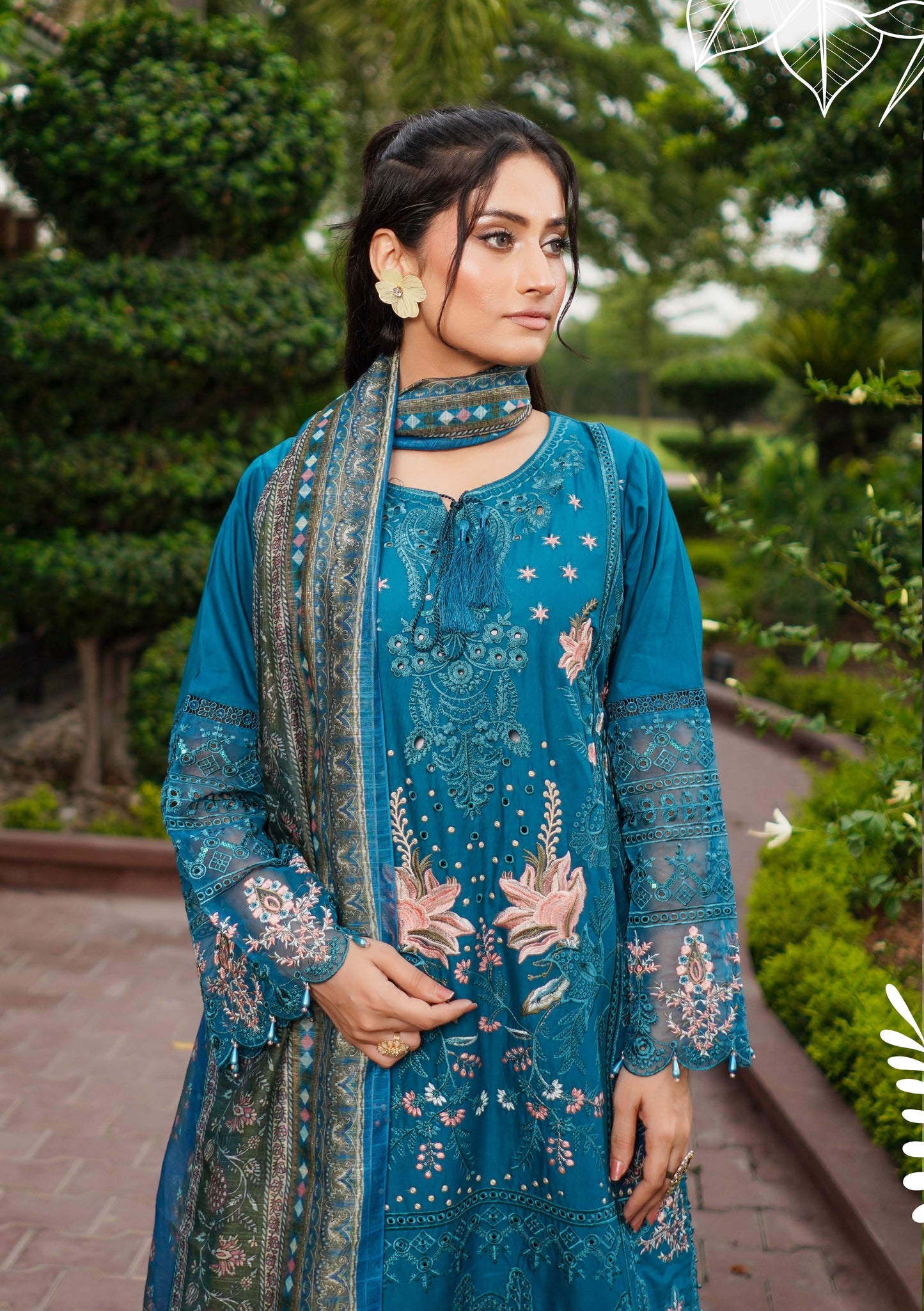 MUNIRA | EMBROIDERED LAWN READYMADE |SS28