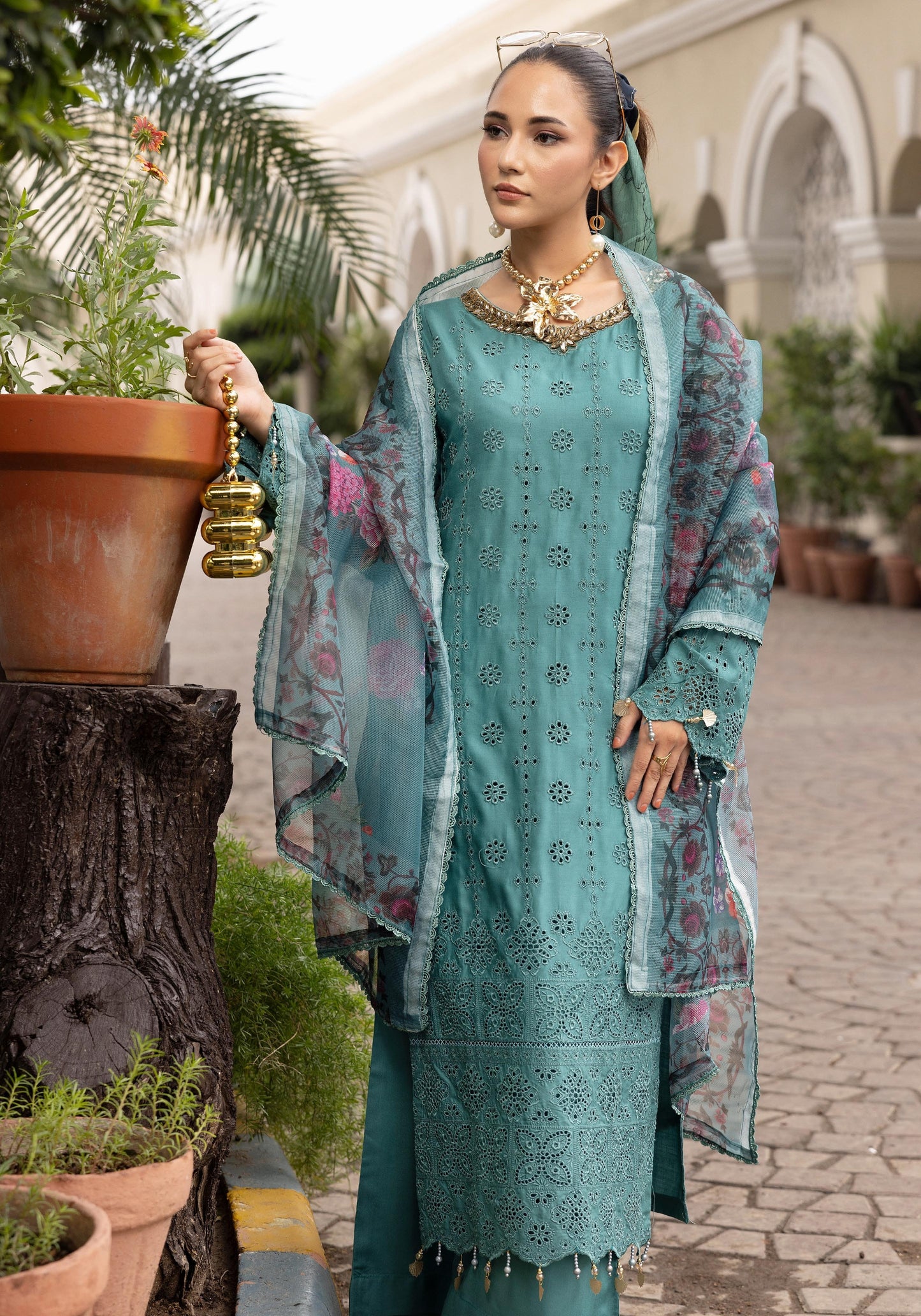 SIMRANS LUXURY HANDWORK CHICKNKARI 3PC READYMADE 506