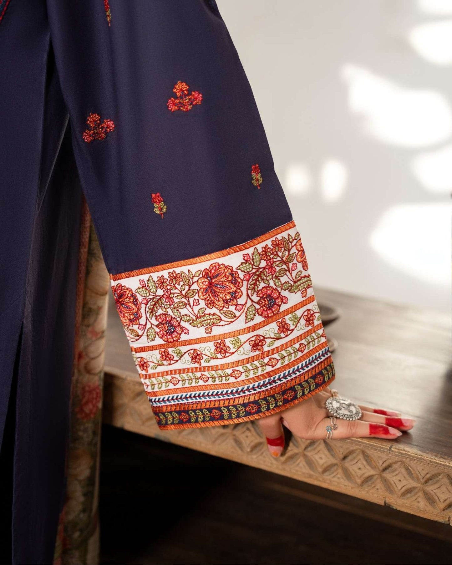CASUALLITE ‘SIRF TUMHARI’| EMBROIDERED COTTON 3PC READYMADE | SAARA SPECIAL-405