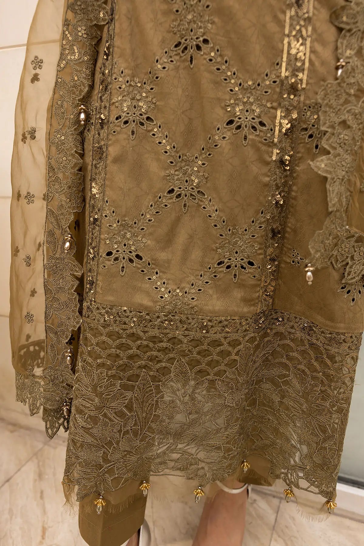 SIMRANS IVANA LUXE CHIKANKARI EID COLLECTION 3 PIECE READYMADE SUIT 789