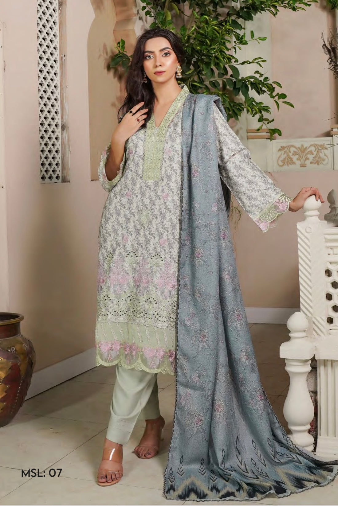 MUNIRA | EMBROIDERED DHANAK READYMADE | KD01