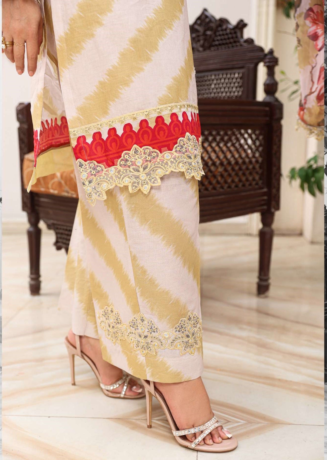 CHRIZMA LUXURY EMBROIDERED LAWN 3PC READYMADE SC03