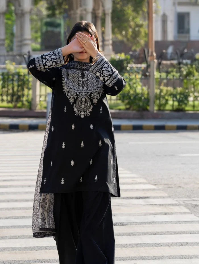 CASUALLITE ‘SPECIAL ’ | EMBROIDERED COTTON 3PC READYMADE | SAARA SPECIAL544